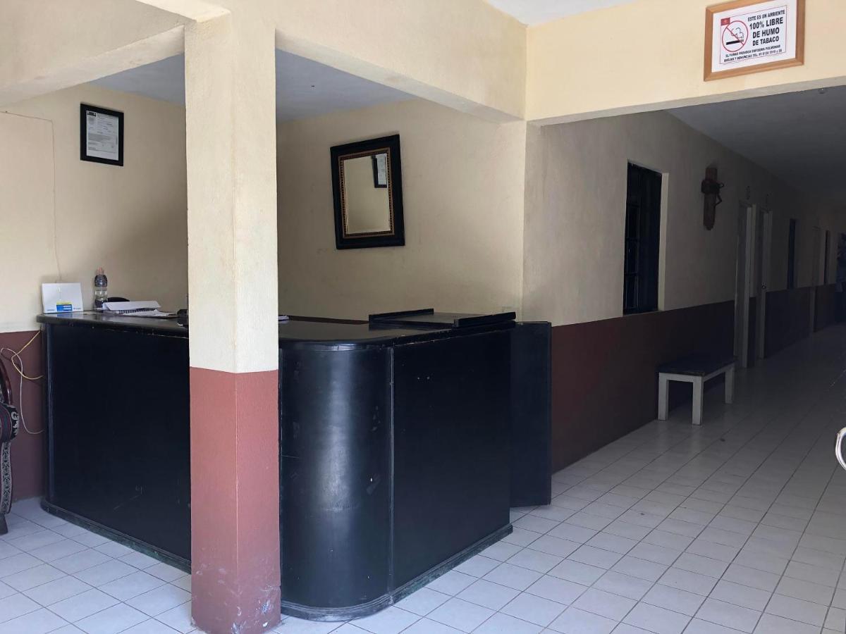 Oyo Hotel Cuatro Reales Galeana Ngoại thất bức ảnh