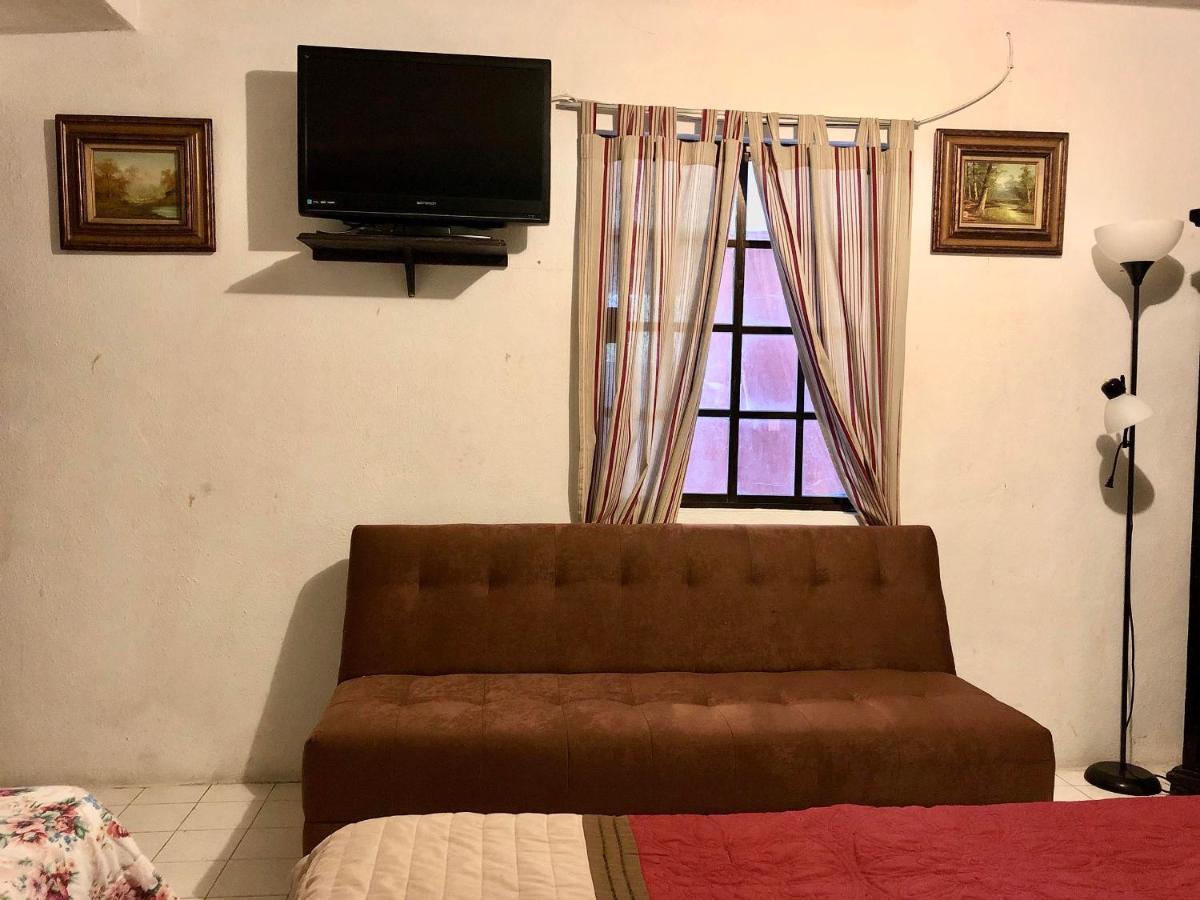 Oyo Hotel Cuatro Reales Galeana Ngoại thất bức ảnh