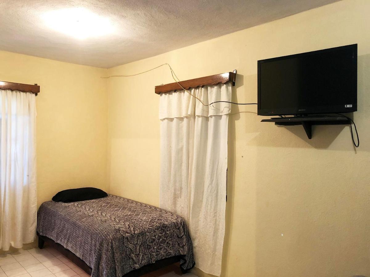 Oyo Hotel Cuatro Reales Galeana Ngoại thất bức ảnh
