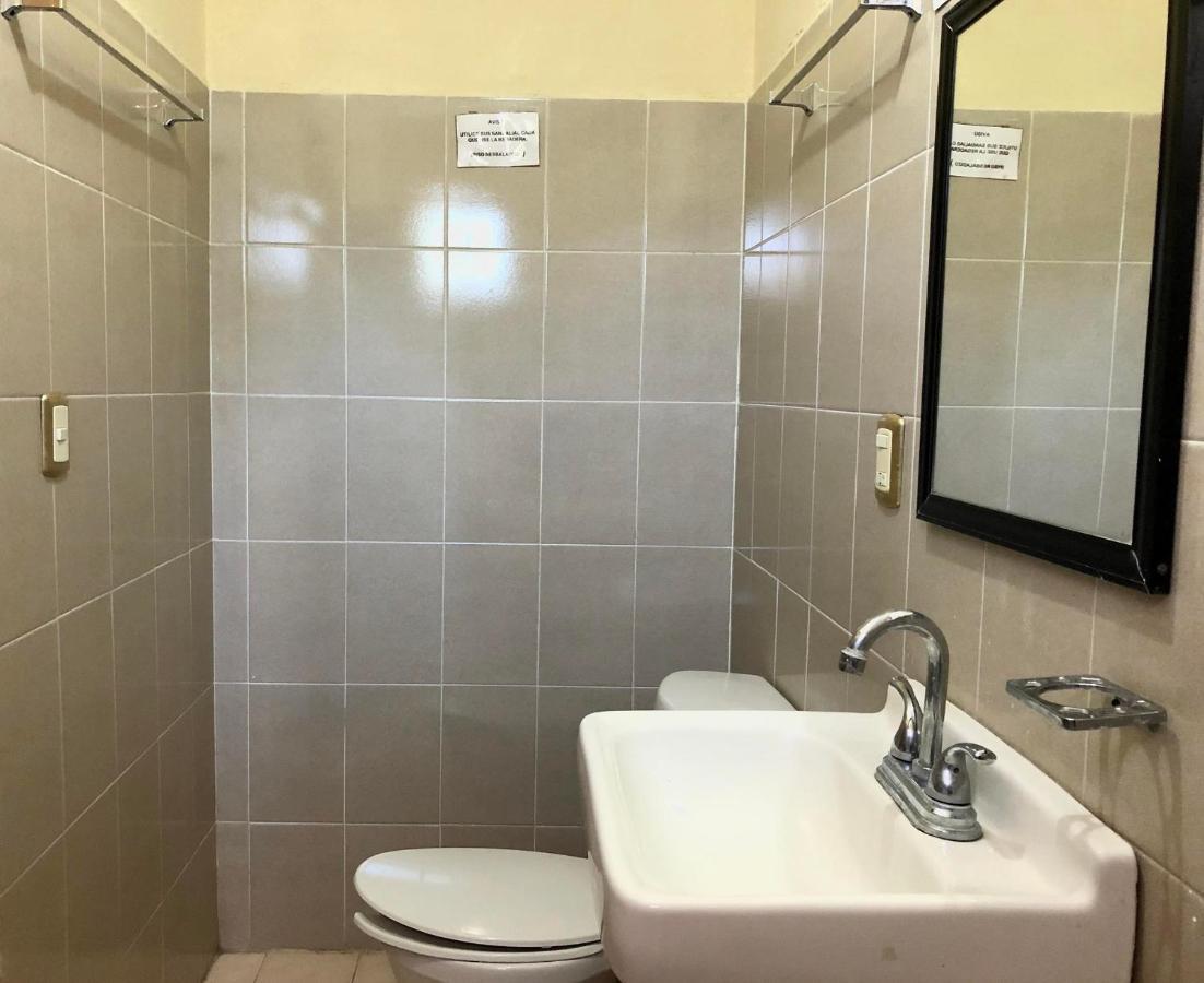 Oyo Hotel Cuatro Reales Galeana Ngoại thất bức ảnh