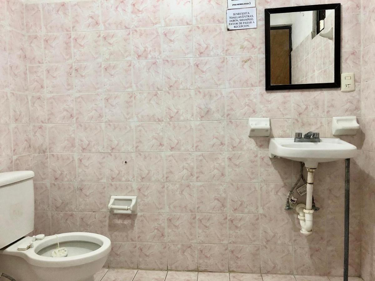 Oyo Hotel Cuatro Reales Galeana Ngoại thất bức ảnh