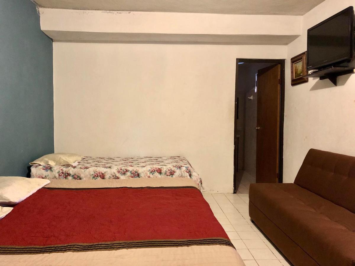 Oyo Hotel Cuatro Reales Galeana Ngoại thất bức ảnh